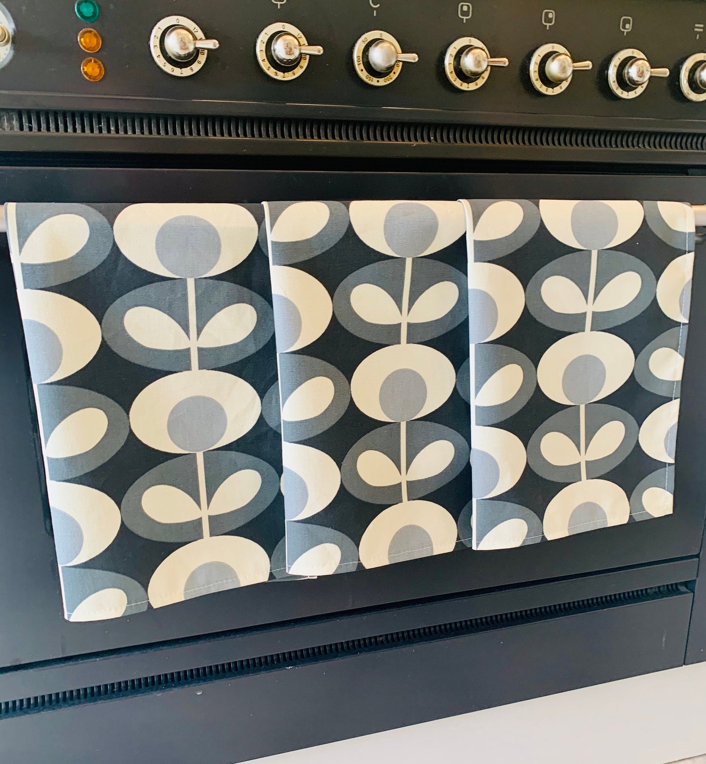 Orla Kiely Grey Oval Tea Towels: Retro Kitchen Decor