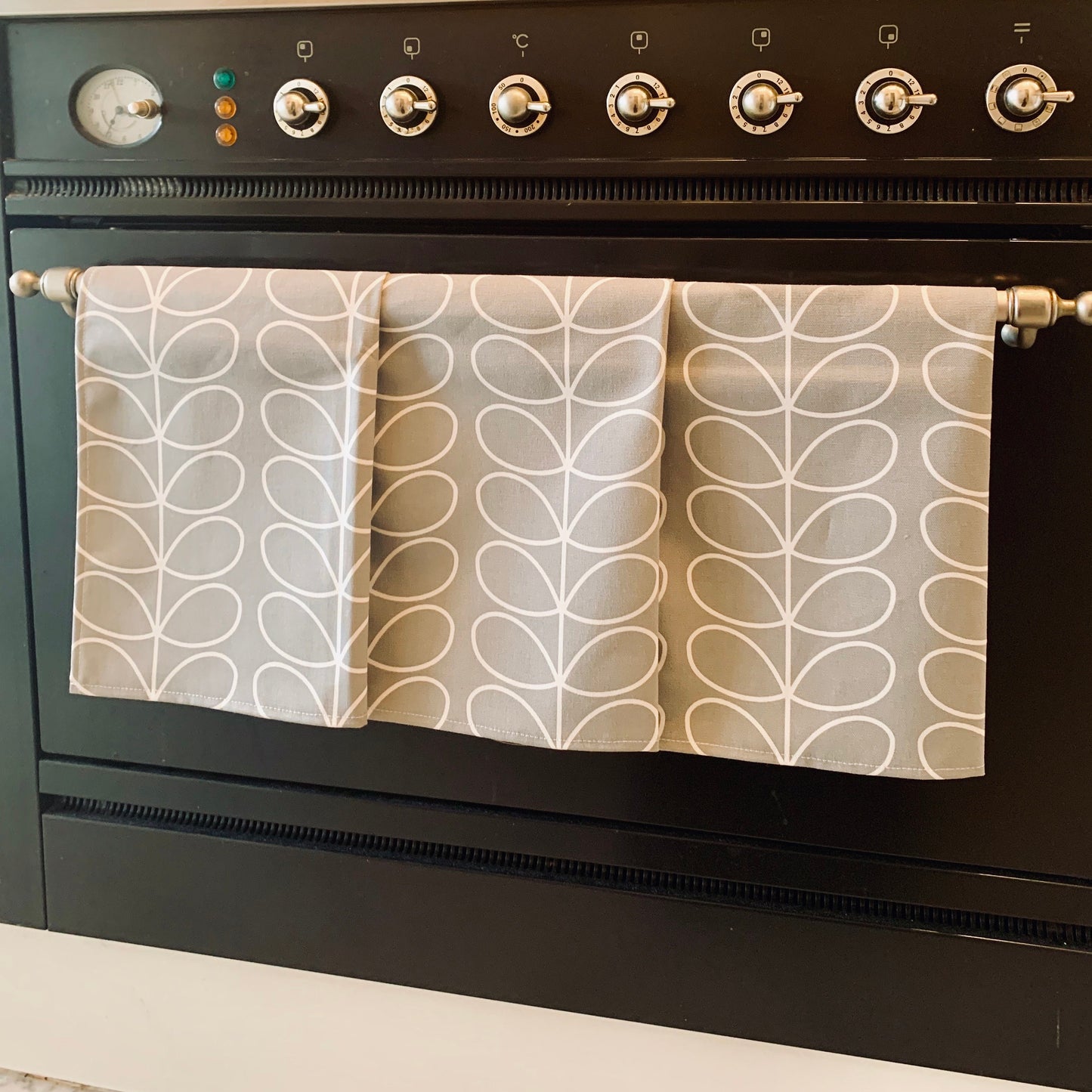 Orla Kiely Silver Stem Tea Towels: Retro Kitchen Decor