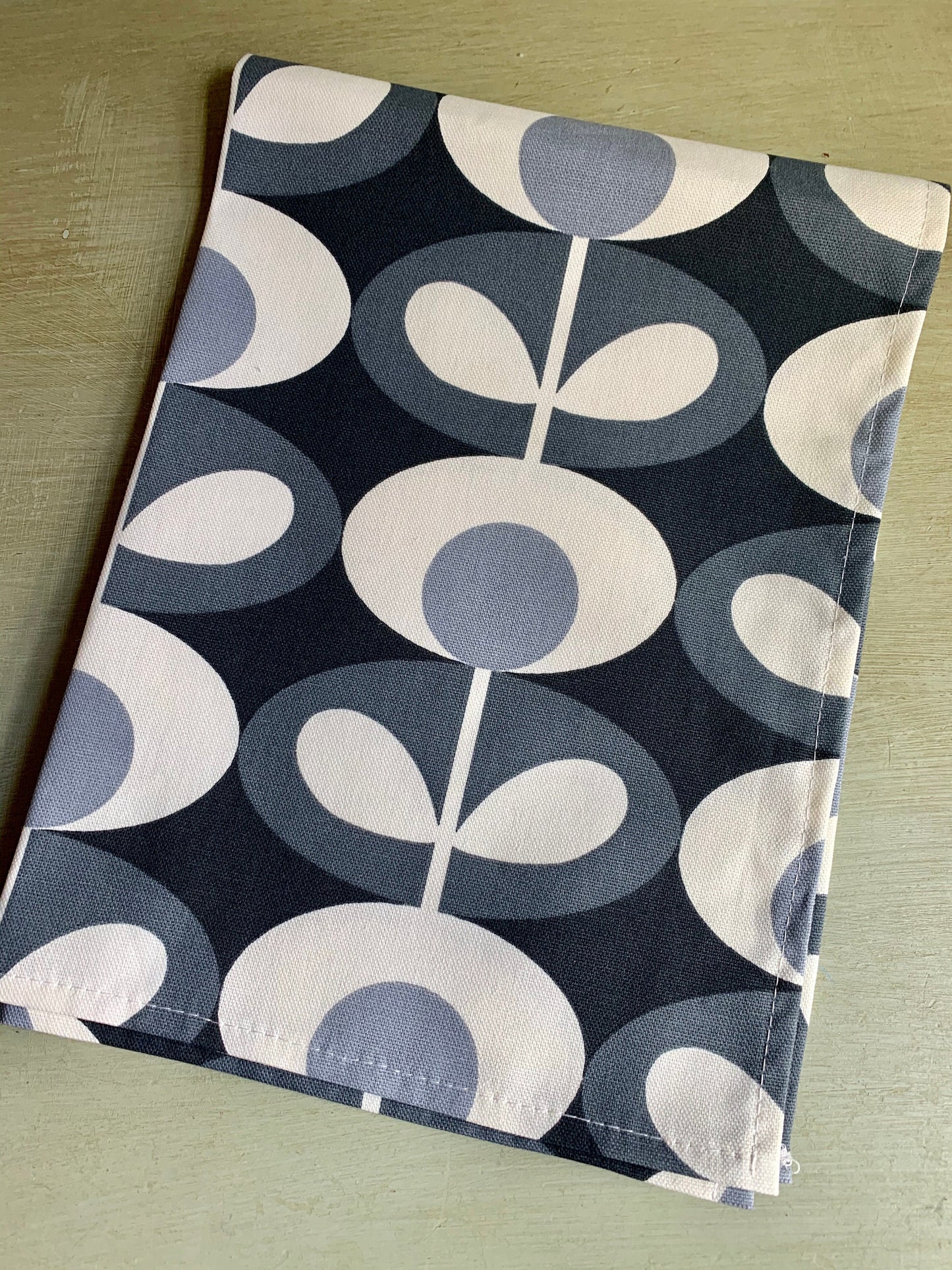 Orla Kiely Grey Oval Tea Towels: Retro Kitchen Decor