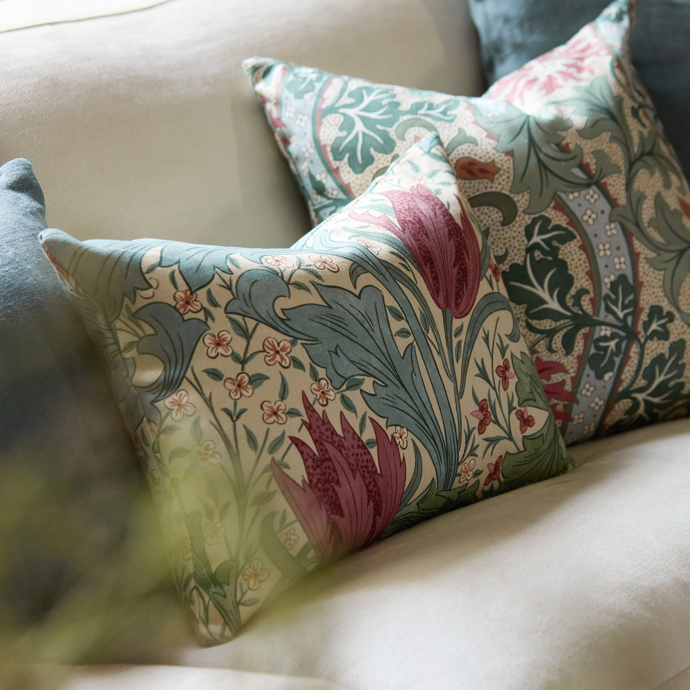 Morris Lent Lily Plum/Bayleaf Roman Blind