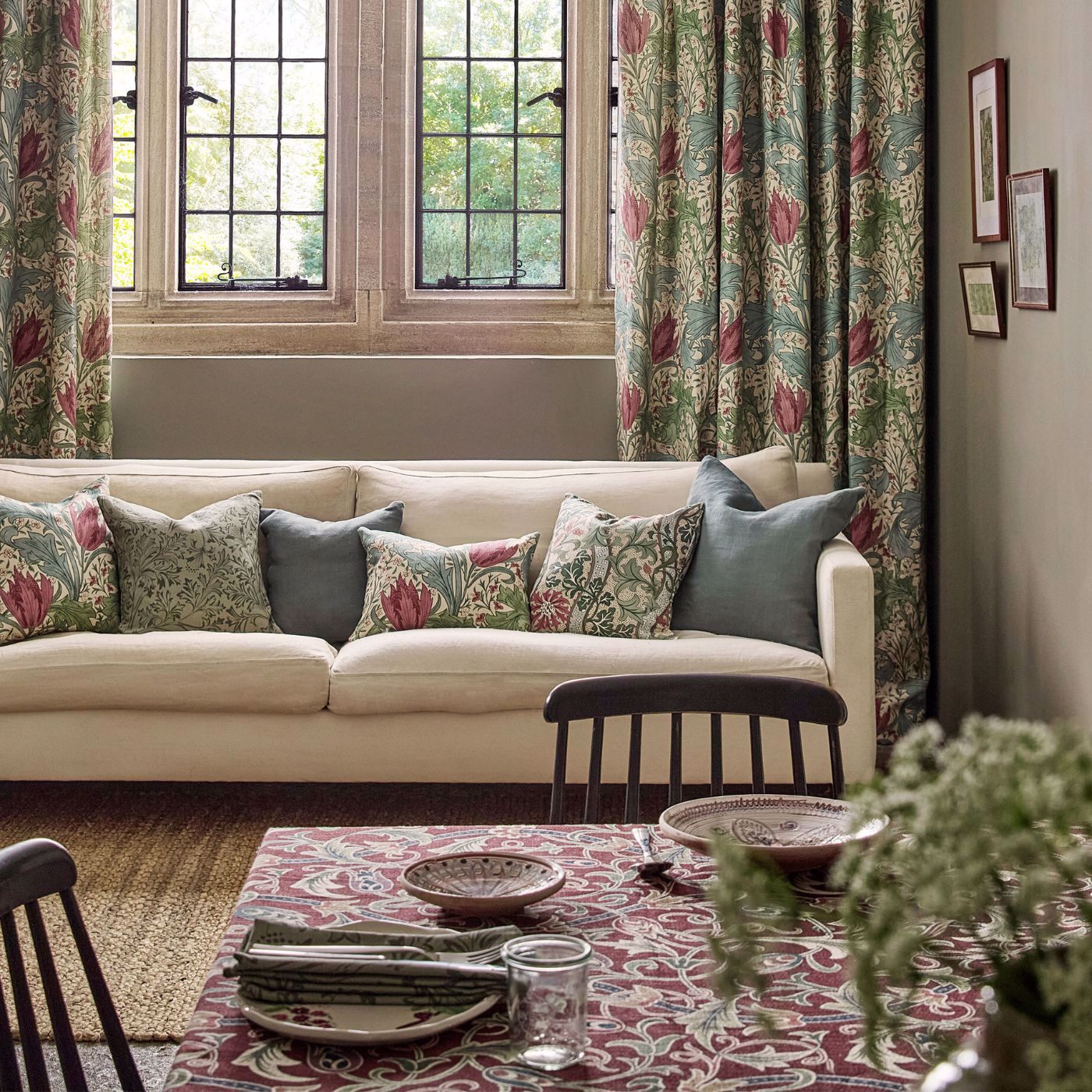 Morris Scrolling Tulip Plum Roman Blind
