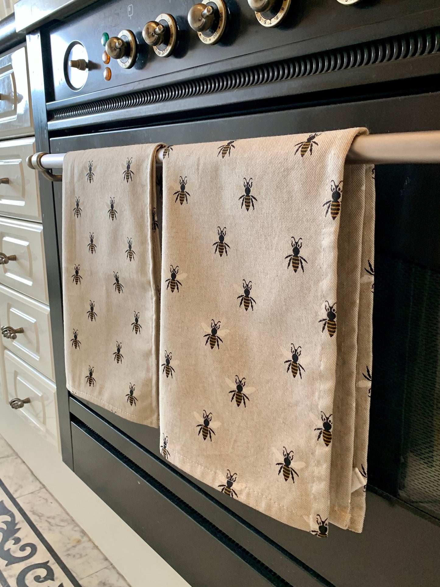 Bumble Bee Linen Tea Towel: Charming Farmhouse Decor